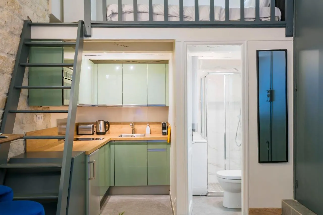 Madeleine - Concorde Private Studio Apartment *